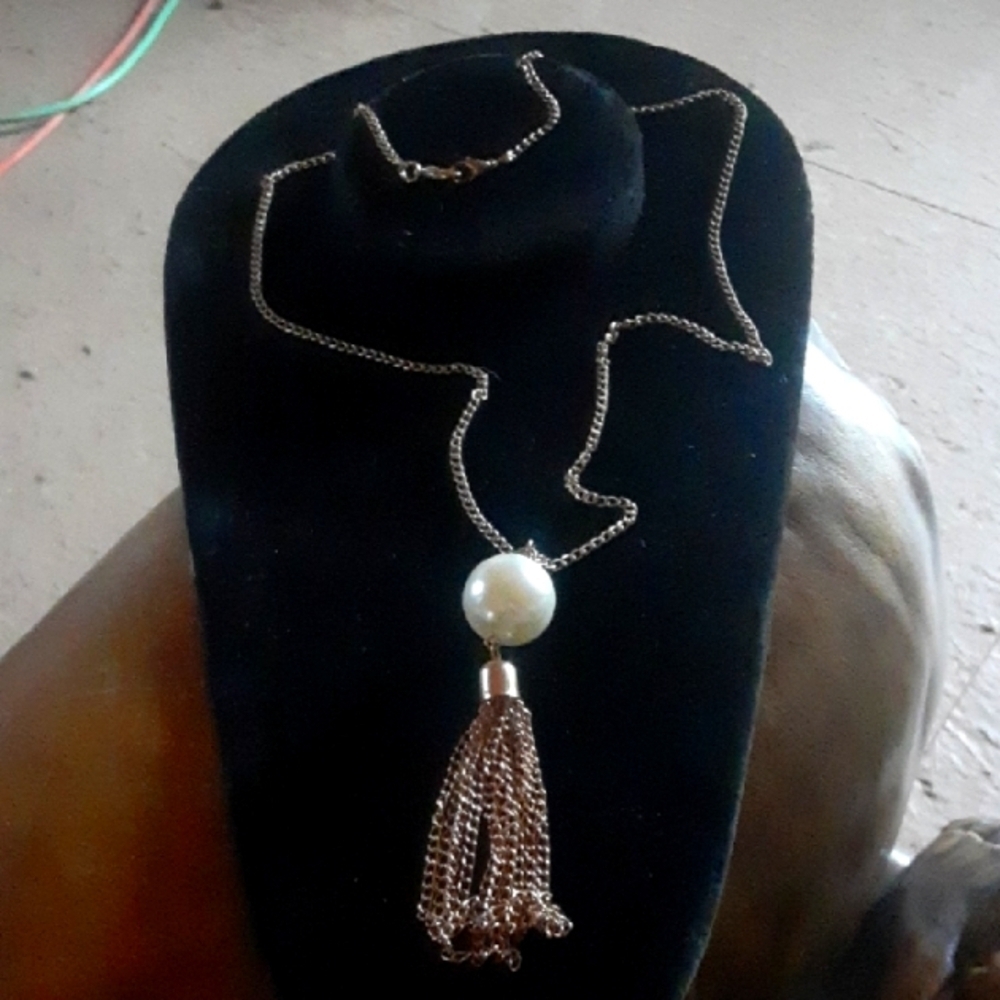 Elegant Gold Tone Tassel Necklace with Faux Pearl Accent